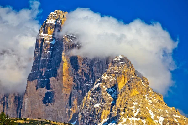 ドロミテ アルプス ビューで Lavaredo の 3 つのピーク — ストック写真