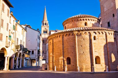 Mantova şehir Piazza delle Erbe görünümü