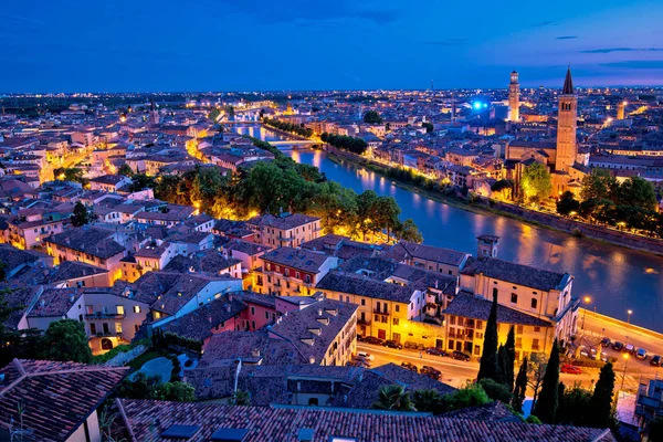Město Verona a Adige řeka večer letecký pohled — Stock fotografie