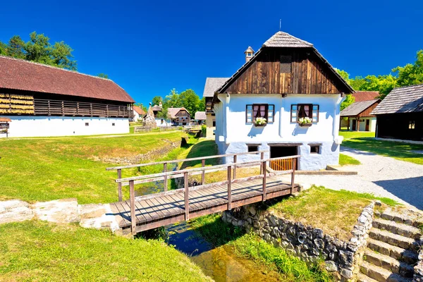 Kumrovec pittoreska byn i Zagorje region i Kroatien — Stockfoto