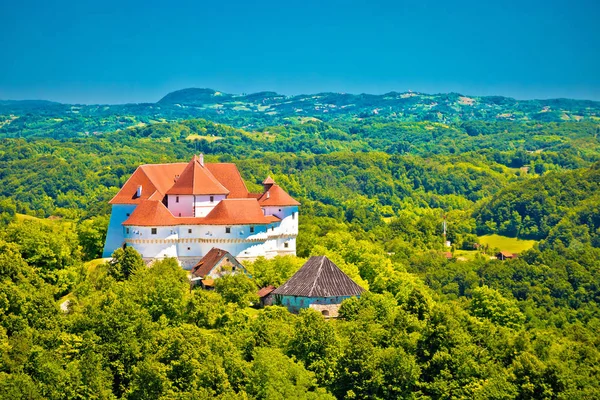 Colinas verdes da região de Zagorje e vista do castelo de Veliki Tabor — Fotografia de Stock