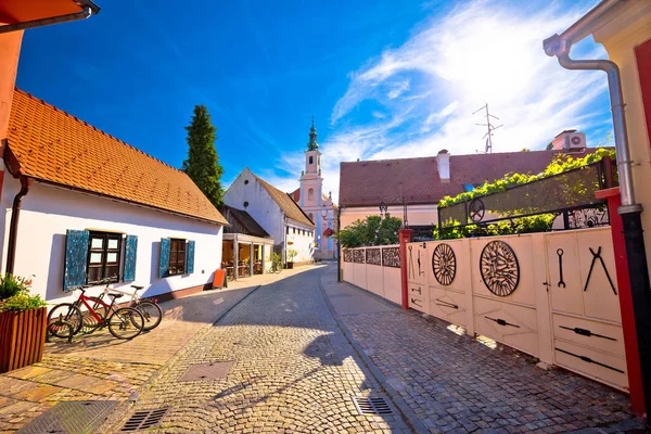 Kleurrijk straat van barokke stad Varazdin weergave — Stockfoto