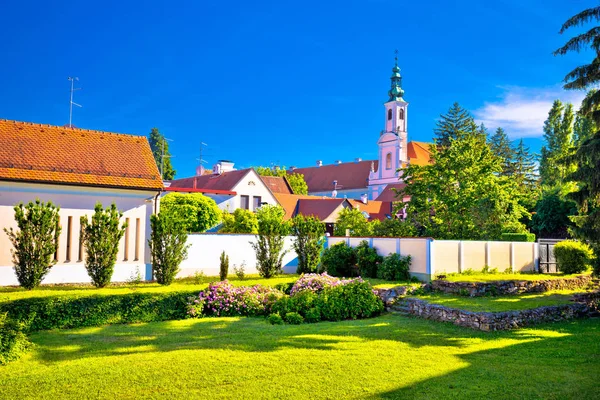 A barokk város Varazdin színes street és a green park — Stock Fotó