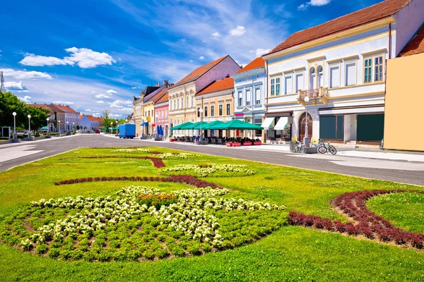 Ulice starého města Koprivnica a výhledem do parku — Stock fotografie