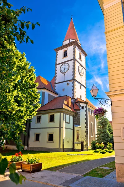 Bunte Straße der barocken Stadt Varazdin Ansicht — Stockfoto