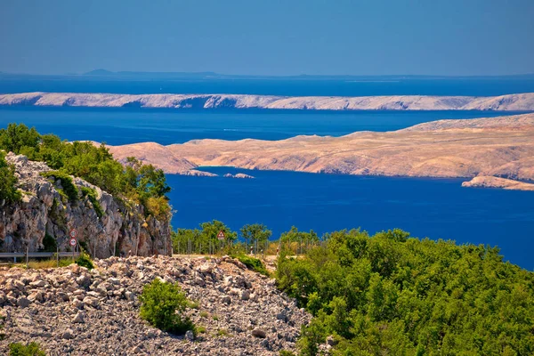 Velebit seaside road och öknen Kanalöarna i Pag och Rab v — Stockfoto