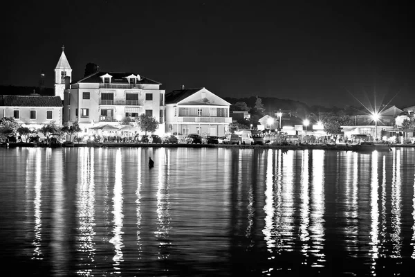 Sukosan Adriático pueblo noche vista en blanco y negro , —  Fotos de Stock