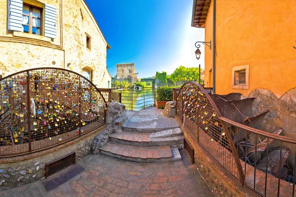 Borghetto dorp op Mincio watermolens rivierzicht — Stockfoto