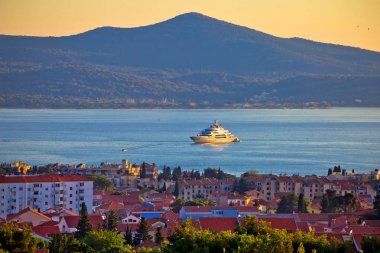 Zadar waterfront ve Ugljan Island günbatımı view