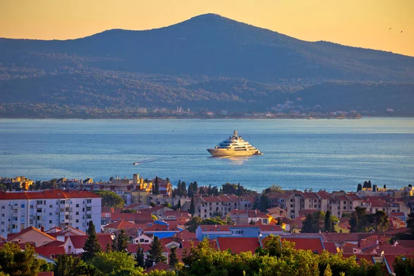 Zadar waterfront ve Ugljan Island günbatımı view — Stok fotoğraf