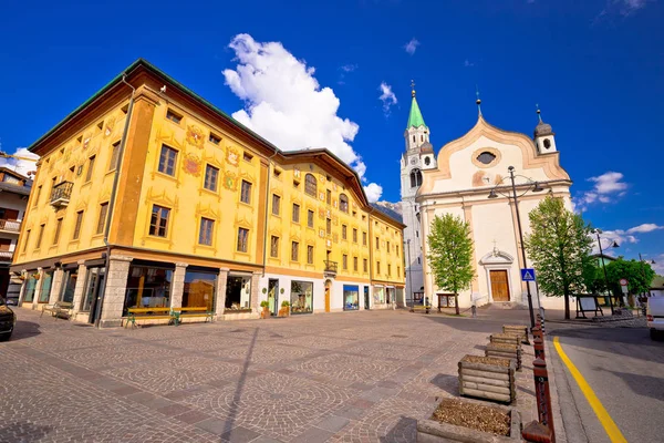 Cortina d 'Ampezzo arquitectura plaza principal vista — Foto de Stock