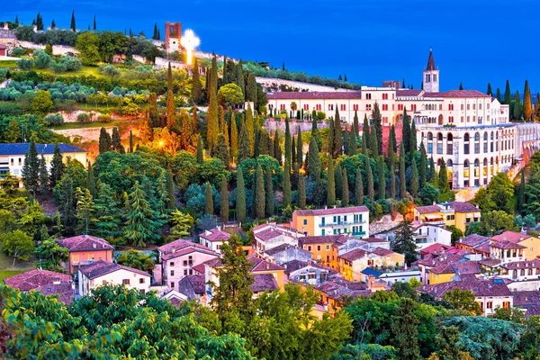 Verona ringmur och Opera Don Calabria kväll Visa — Stockfoto