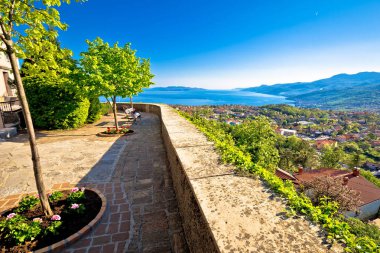 Eski şehir Kastav ve Kvarner bay görüntülemek