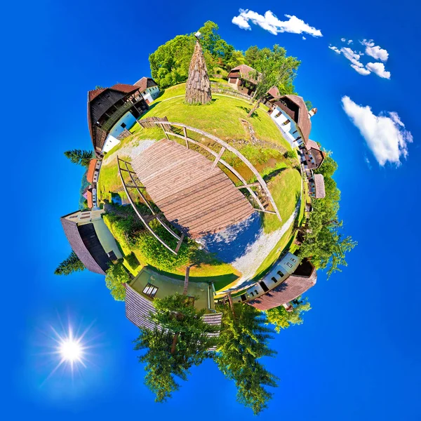 Dorp van Kumrovec platteland planeet perspectief panorama — Stockfoto