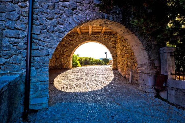 Porte de la vieille ville de Kastav au coucher du soleil — Photo