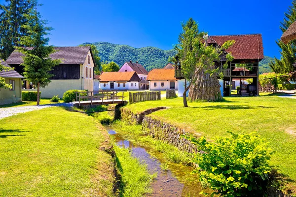 Kumrovec pitoresca aldeia na região de Zagorje, na Croácia — Fotografia de Stock