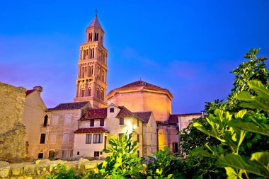 Katedral ve Diocletian Sarayı akşam görünümü bölme