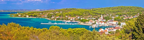 Île de Zlarin vue sur le front de mer — Photo