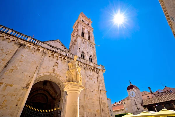 UNESCO città di Trogir piazza principale punti di riferimento vista — Foto Stock