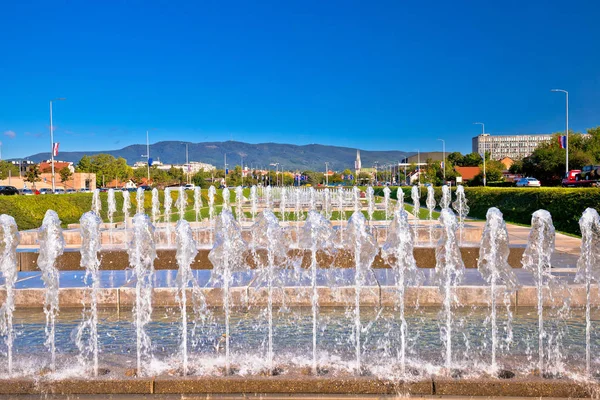 Çeşmeler ve cityscape başkenti Zagreb şehir — Stok fotoğraf