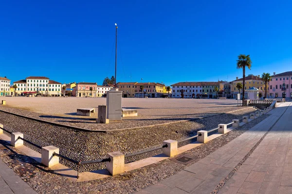 Plaza central en la ciudad de Palmanova vista panorámica — Foto de Stock