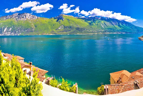 Lago di Garda vista panorâmica em Limone sul Garda — Fotografia de Stock