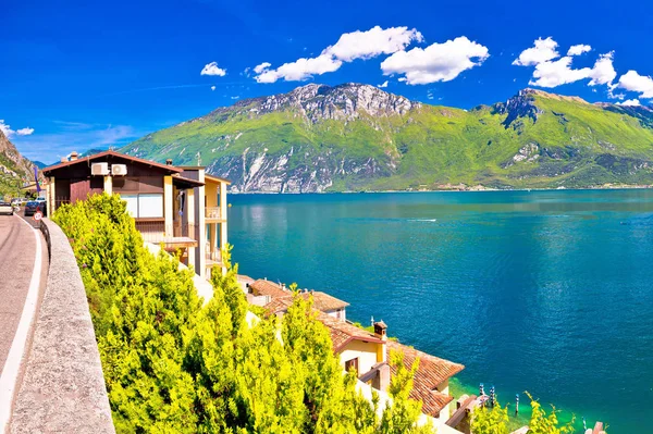 Lago di Garda vista panorâmica em Limone sul Garda — Fotografia de Stock