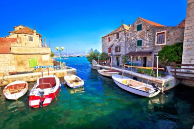 Kastel Gomilica waterfront tarihi taş mimarisi