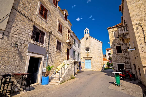 Kastel Stari stone street and chapel view — Stock Photo, Image