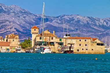 Kastel Gomilica su panoramik manzaralı