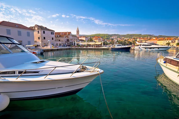 Supetar Brac Adası turkuaz su manzaralı üzerinde