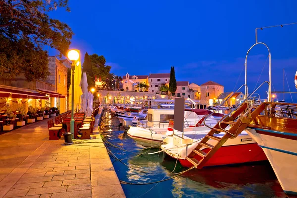 Bol auf brac insel blue waterfront abend blick — Stockfoto