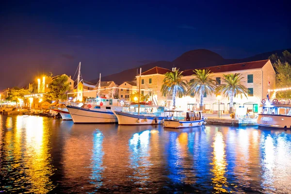 Městečko Bol na Brač ostrov harbor View modrá hodina — Stock fotografie