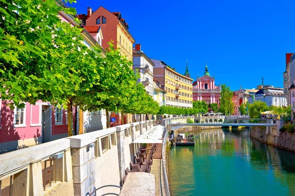 Ciudad de Liubliana histórico riverfont view — Foto de Stock