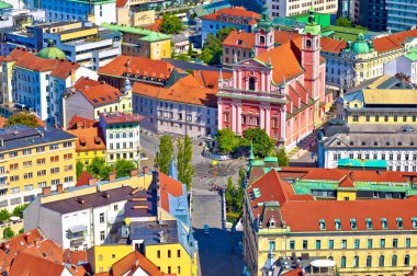 Ljubljana şehir merkezi ve Presern kare havadan görünümü