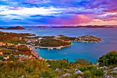Kornati Adaları Milli Parkı adalar, dramatik gün batımından VI