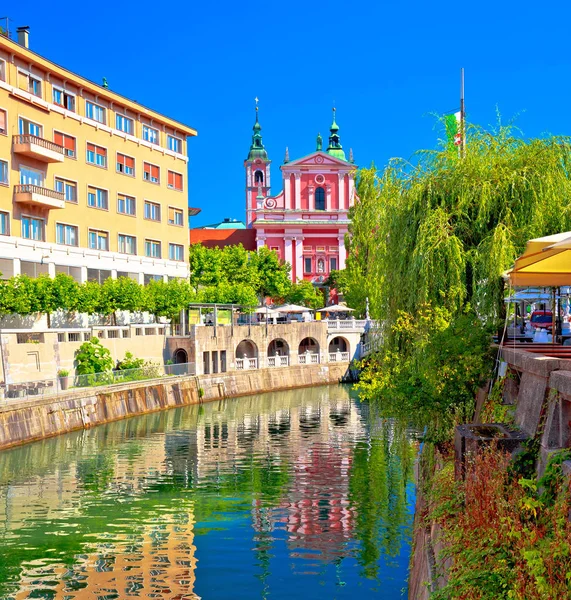 Stad van Ljubljana historische riverfont weergave — Stockfoto