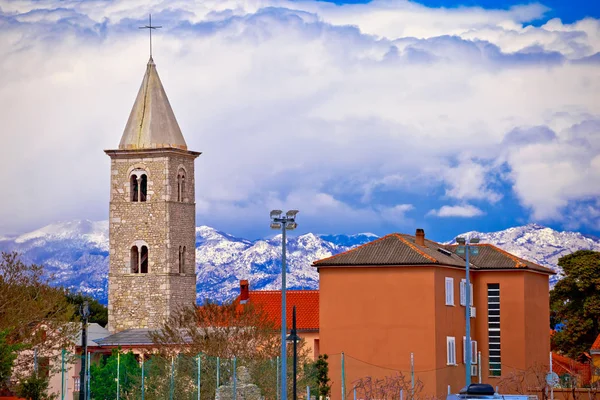 Town of Nin and Velebit mountain background — Stock Photo, Image