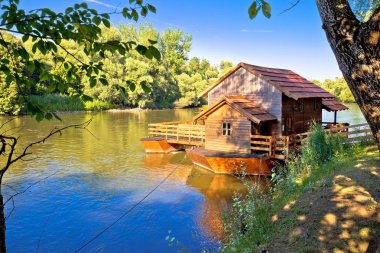 Eski watermill Mura nehir görünümünde