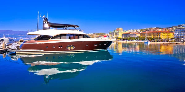 Stad van Rijeka yachting waterkant panoramisch uitzicht — Stockfoto