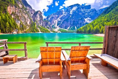 Şezlong Braies göl Alpleri'nde sakin ol