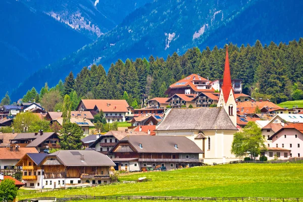 Niederrasen village in Pusteral valley view — Stock Photo, Image
