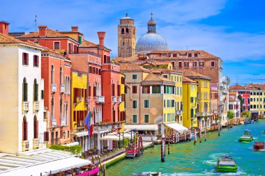 Venedik görünümünde renkli Canal Grande