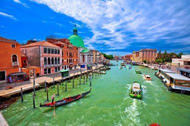 Canal Grande mimarisinde eski şehir Vencie görünümü