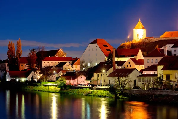 Town of Ptuj and Drava river evening riverfront view — Stock Photo, Image