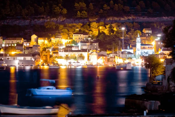 小镇在海岛晚上看法 — 图库照片