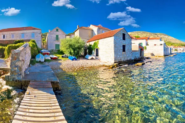 Isla de la ciudad de Vis idílica vista al mar —  Fotos de Stock