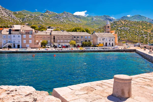 Città di Karlobag nel canale Velebit vista sul lungomare — Foto Stock