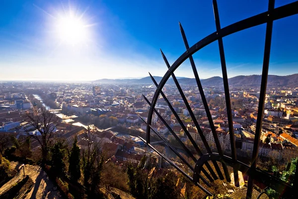 Vista panorámica aérea de Graz desde Schlossberg — Foto de Stock
