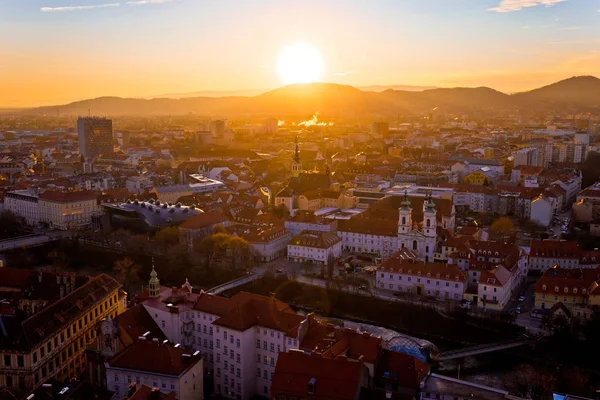 Graz centre-ville vue aérienne coucher de soleil — Photo